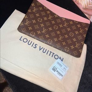 Louis Vuitton Daily Pouch